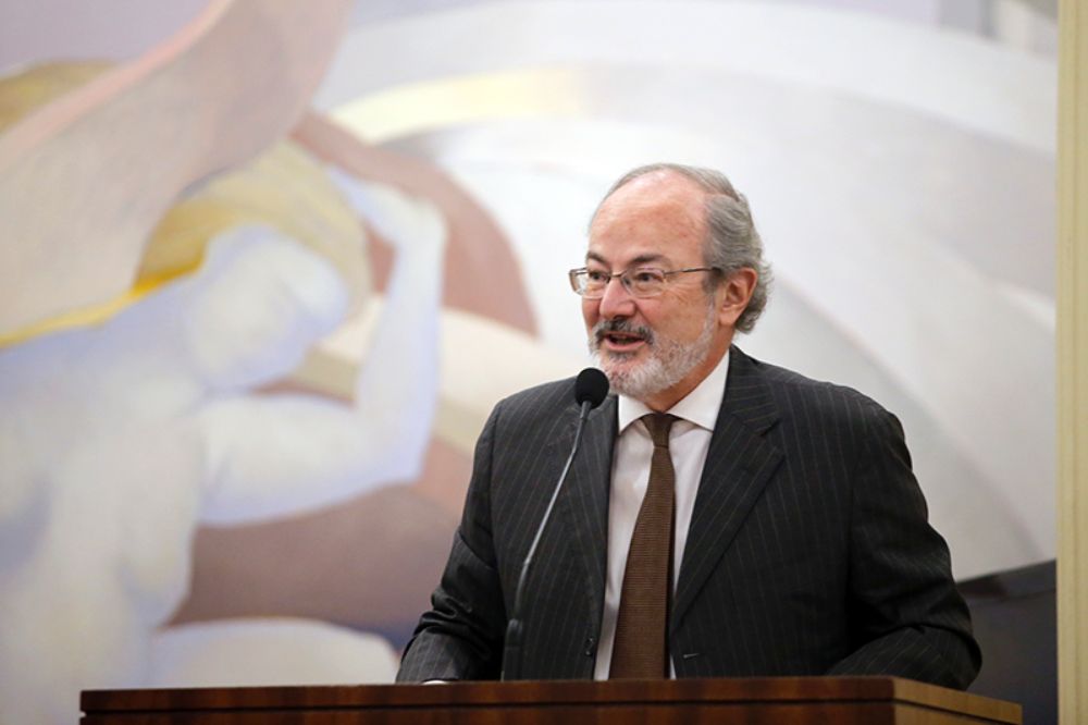 "La relación entre Francia y Chile se nutre de una relación intelectual, científica y académica fuerte, y en primer lugar con la U. de Chile y con nuestro ideales comunes", agradeció el embajador.