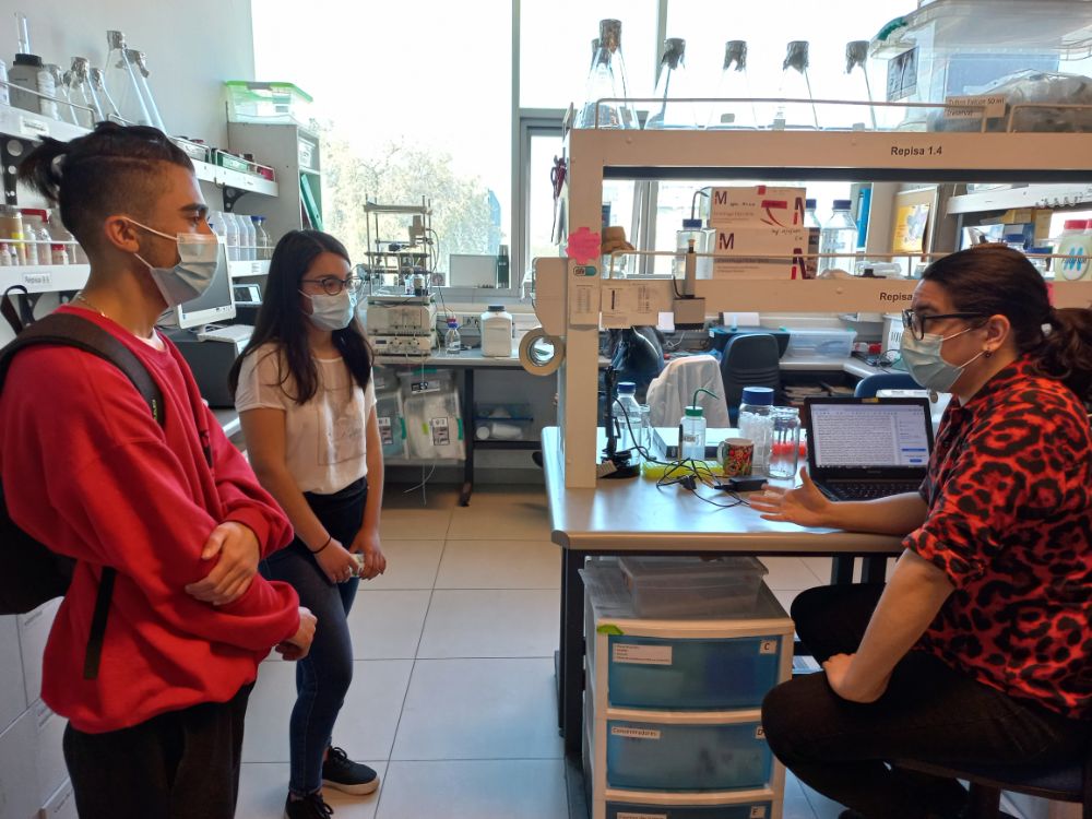 En cada espacio, las unidades académicas prepararon recorridos guiados por sus respectivas instalaciones, acercando cada disciplina a las y los visitantes. 