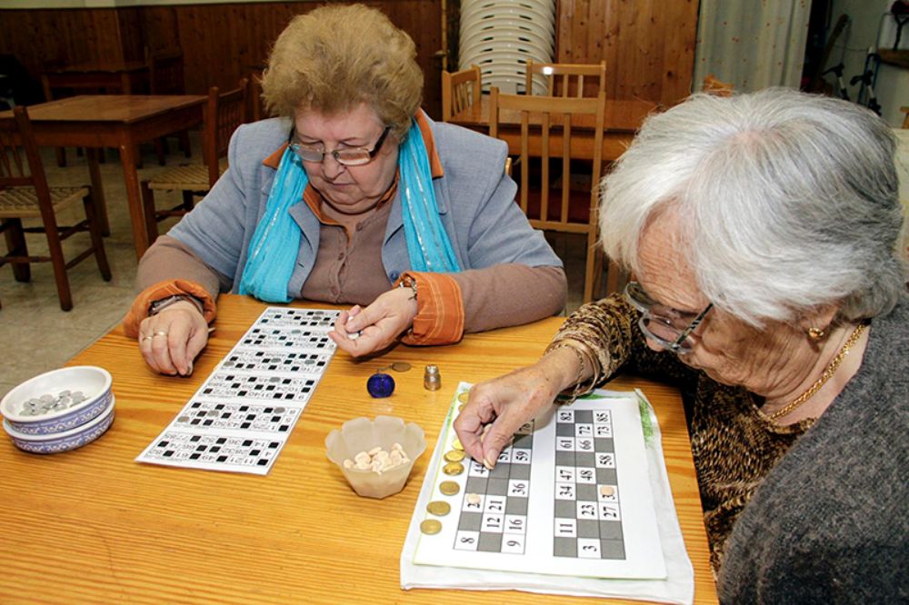 Mantener la actividad física, tener hábitos saludables, fortalecer vínculos sociales y familiares son algunas de las recomendaciones que entrega la guía. 