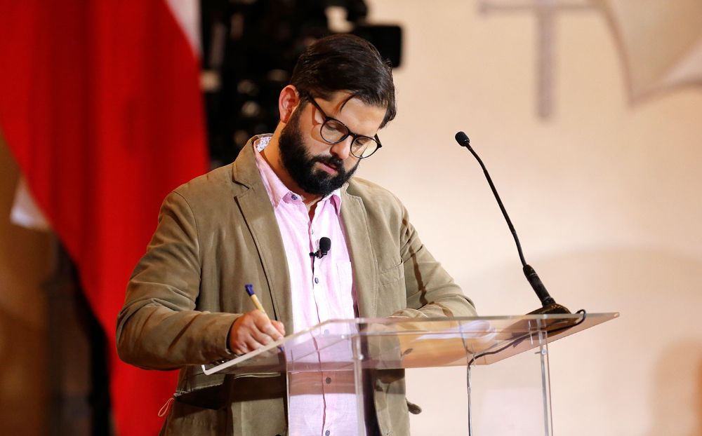 El candidato Boric aseguró que espera ser "el primer gobierno ecológico en la historia de Chile" y para ello pretende "crear comités de transición justa".