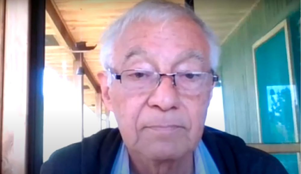 Reinaldo Ruiz Valdés plantea que las aguas son bienes plurinacionales de uso público y que en la Nueva Constitución se debe explicitar sin ambigüedades el dominio público de este recurso.