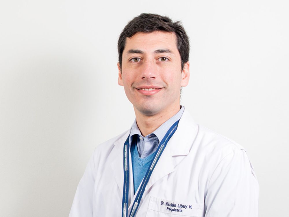 El Dr. Libuy advirtió que el uso problemático de estas tecnologías también puede aparecer como una comorbilidad asociada a otros problemas de salud mental y no solo como una adicción por sí misma. 