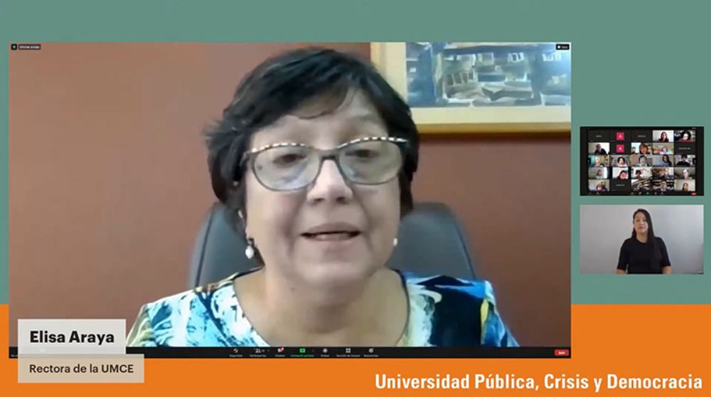 La rectora de la UMCE, Elisa Araya.