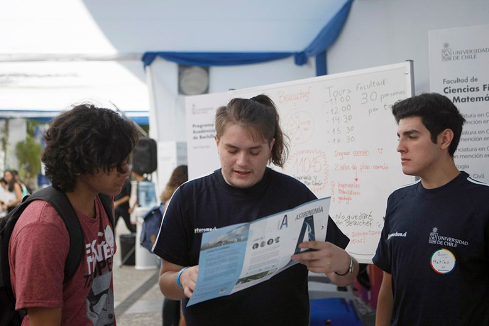 "Mi invitación como Rector a las y los jóvenes es a ser parte de esta Universidad que, como hemos señalado, es única", señaló Ennio Vivaldi.