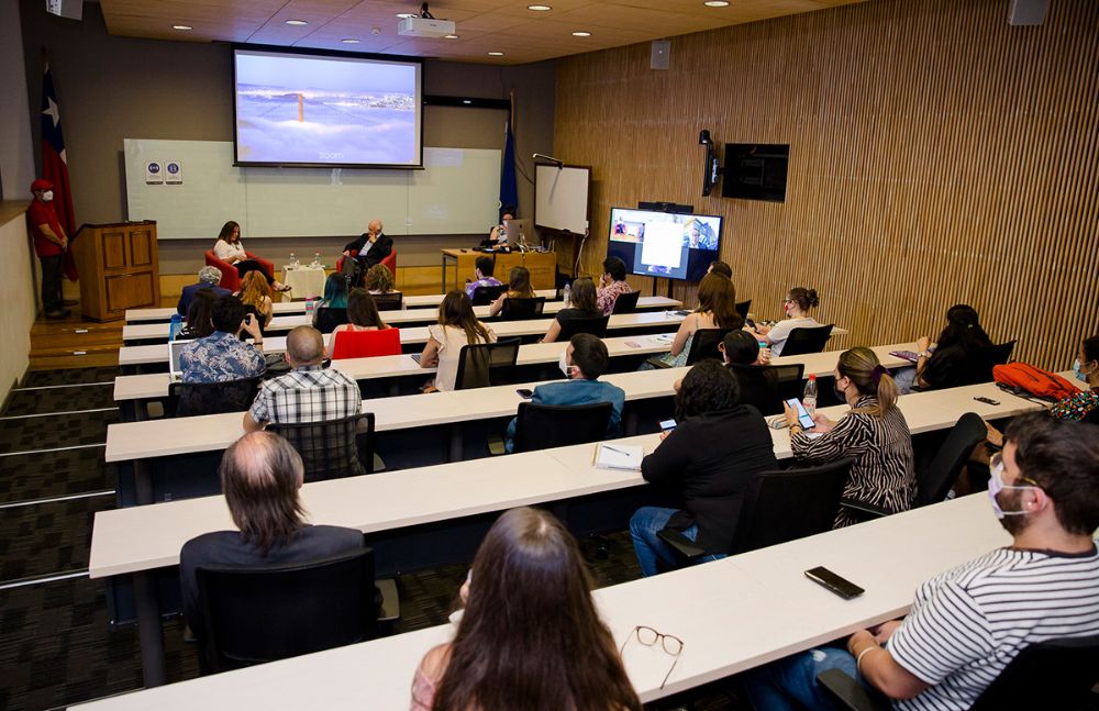 El ex Presidente Ricardo Lagos compartió junto a estudiantes del Magíster en Gestión y Políticas Públicas de la U. de Chile, espacio en el que también participó el Rector Vivaldi y el decano Martínez.