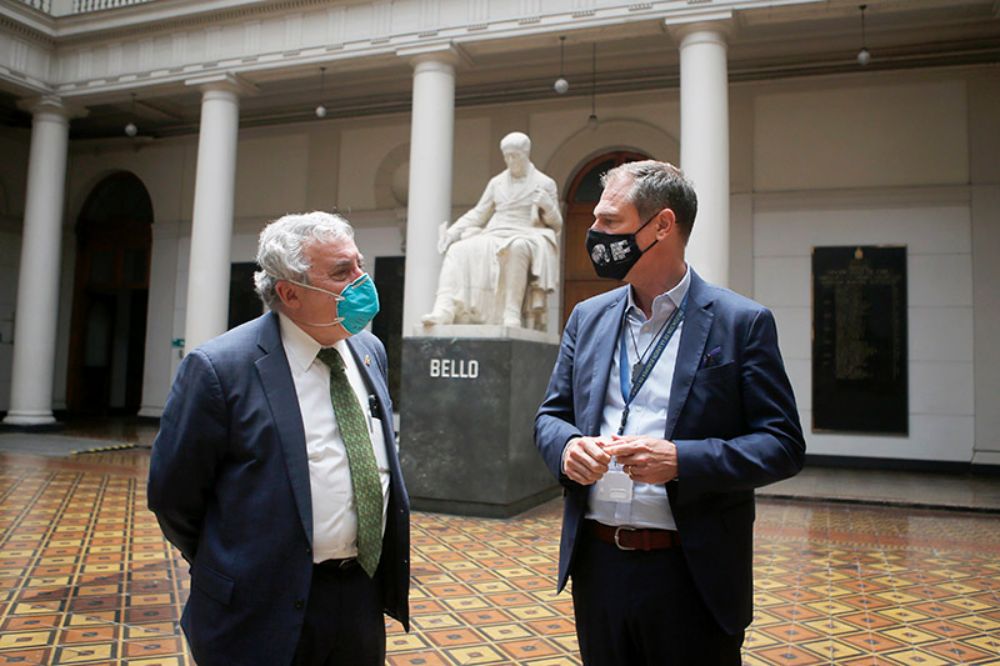 El Rector Vivaldi se reunió con el Jefe de Cooperación de la Unión Europea en Chile, Ewout Sandker.