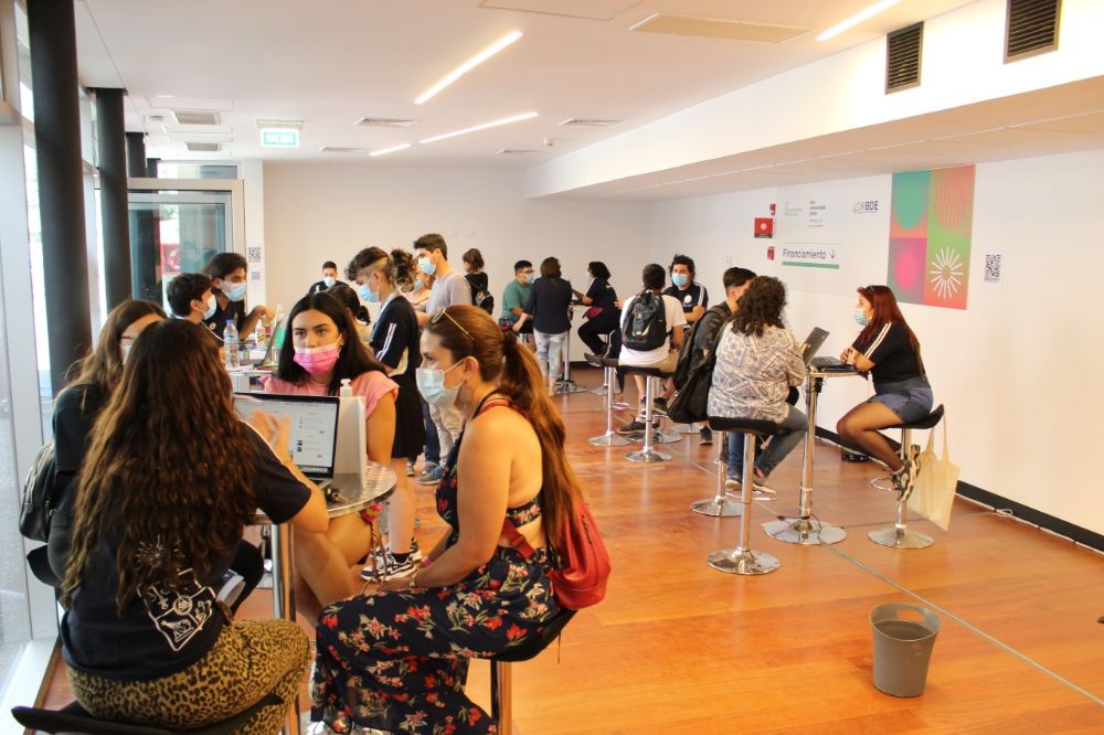 Respetando todos los protocolos sanitarios, la U. de Chile recibirá nuevamente de forma presencial a la generación 2022 en la Plataforma Cultural para el proceso de matrícula, desde el 24 de enero.