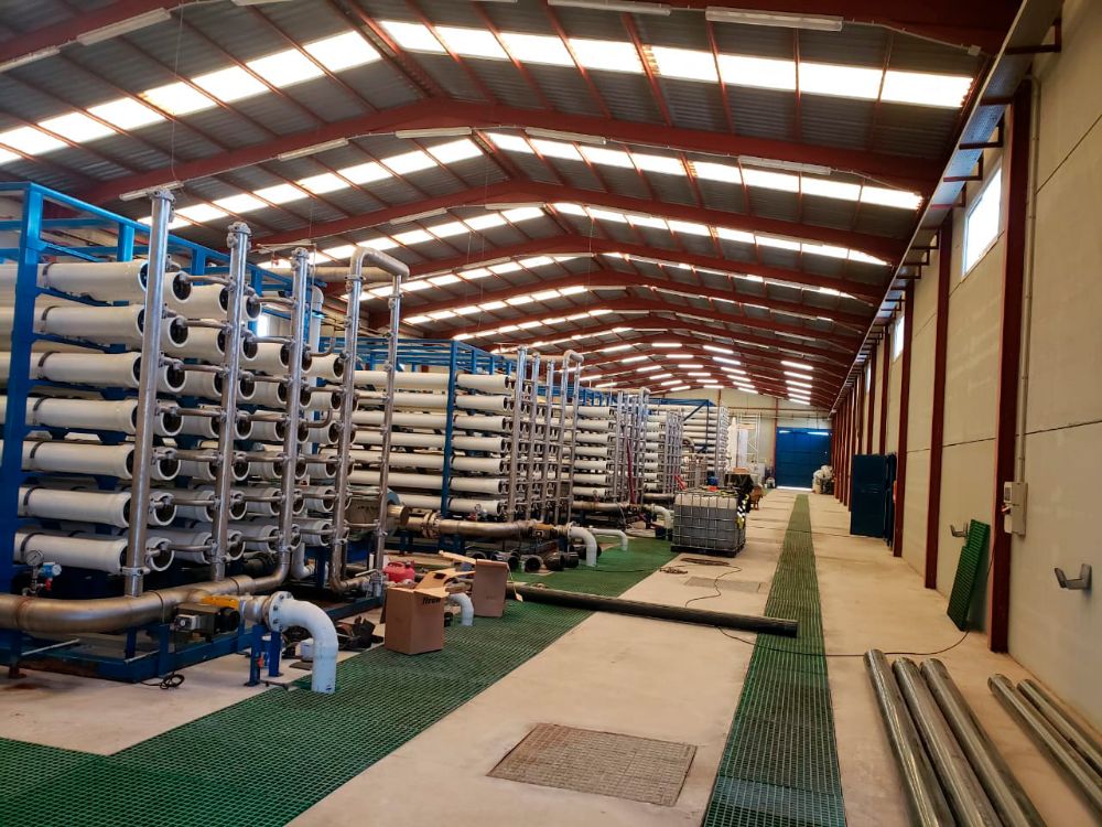 Hace décadas que en Chile se implementa la desalación para la industria minera. En otras partes del mundo este proceso ocupa un rol relevante para el consumo humano y la agricultura.