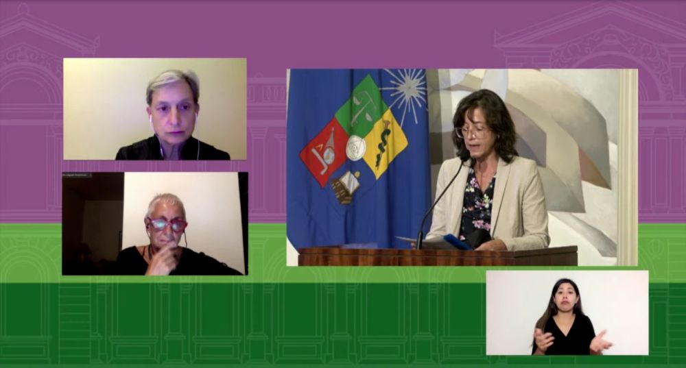 El diálogo central de la ceremonia lo sostuvo la filósofa y teórica feminista Judith Butler junto a la investigadora y activista Sonia Correa.