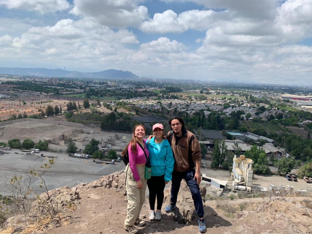Equipo de La U Invita realizando el recorrido Historias de Huechuraba