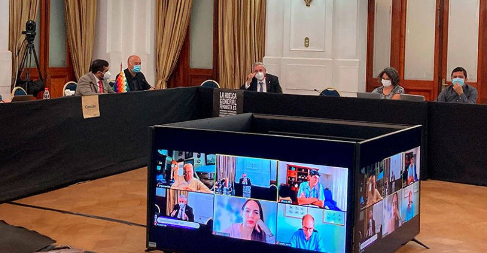 Esta semana, el Rector de la Universidad de Chile, Ennio Vivaldi, expuso la iniciativa de norma presentada por el CUECH sobre derecho a la educación de calidad gratuita y laica.