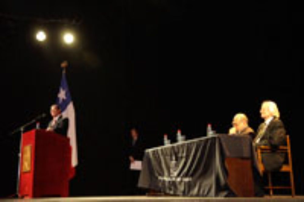La ceremonia contó con la presencia del Prorrector (S) de la Universidad de Chile Dr. Jorge Allende, el Vicerrector de Extensión, Francisco Brugnoli y el Alcalde de Pto. Montt, Rabindranath Quinteros.