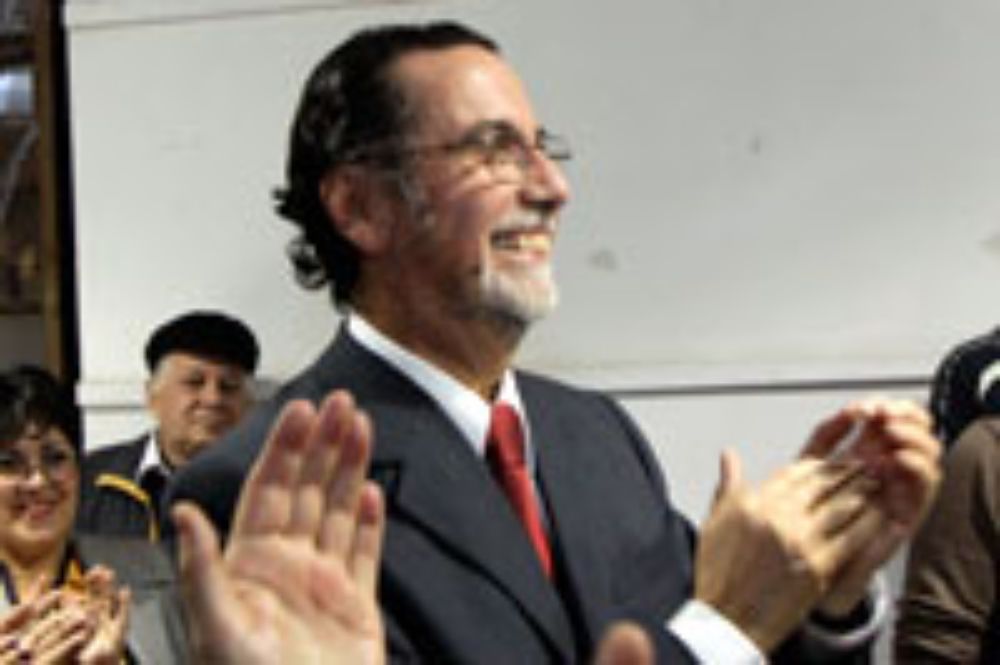 "La Universidad de Chile juega un rol importante en la construcción de la República, con esta votación, se manifiesta el deseo de que preserve su misión como institución pública", recalcó el Rector.