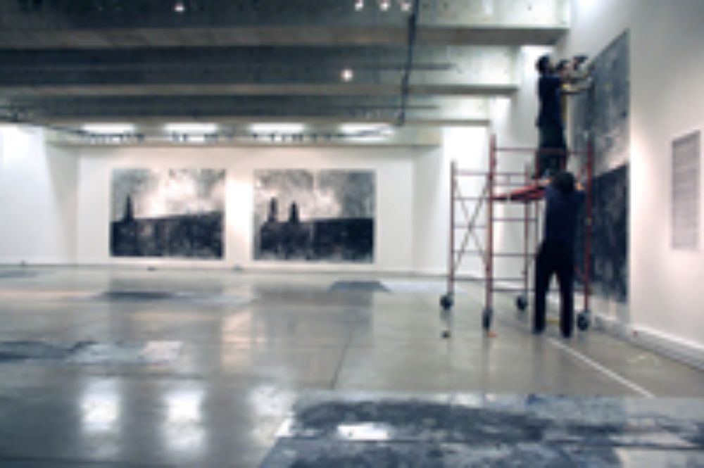 La obra "De la Preciosa Sangre" surgió a partir de la obsesión de Francisco Sanfuentes por una imagen que vio durante años desde una de las ventanas de su antiguo departamento.