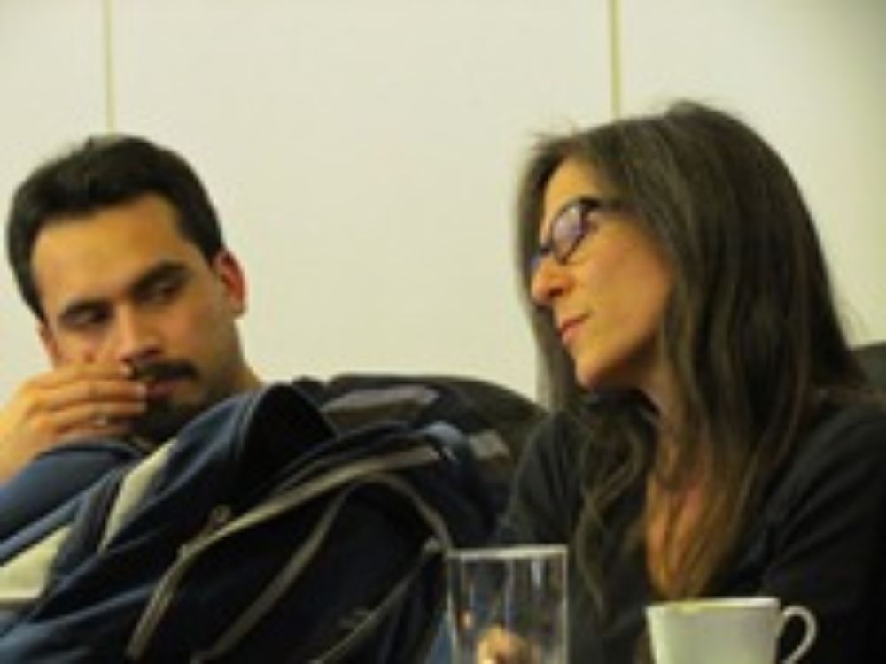 La Profesora Tiziana Panizza de la carrera de Cine, junto al ayudante Guillermo Jarpa.