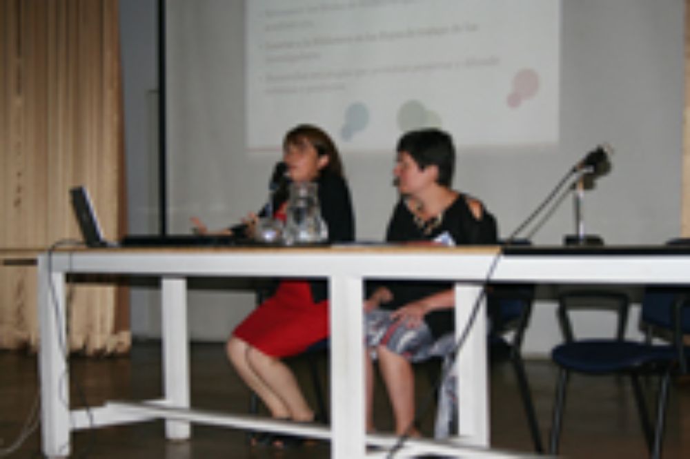 Rosa Leal contó los desafíos de la biblioteca central de Ingeniería.