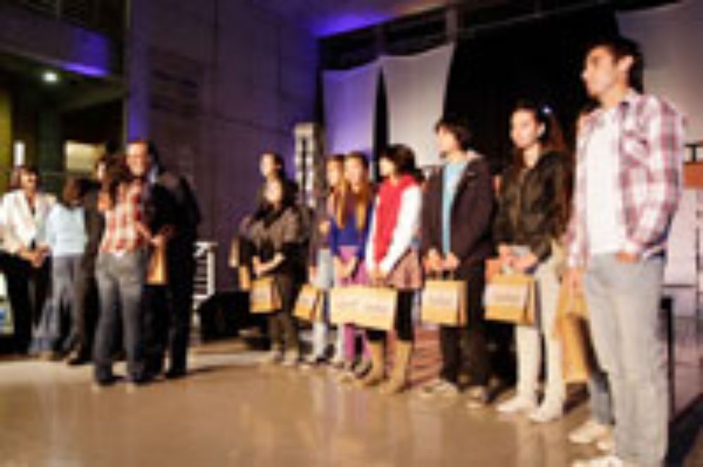 Con esta ceremonia la U. de Chile ofreció un reconocimiento a los postulantes al SIPEE que lograron ingresar a esta Casa de Estudios.