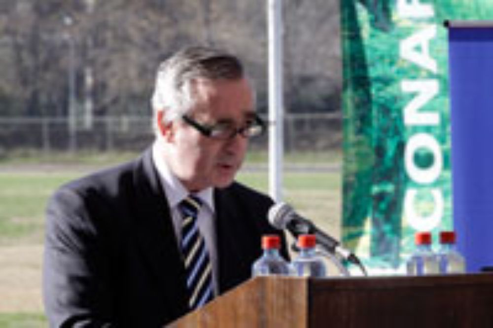 El Director Ejecutivo de CONAF, Eduardo Vidal, comentó que estos programas permiten acercar la problemática de la escasez de áreas verdes a la ciudadanía.