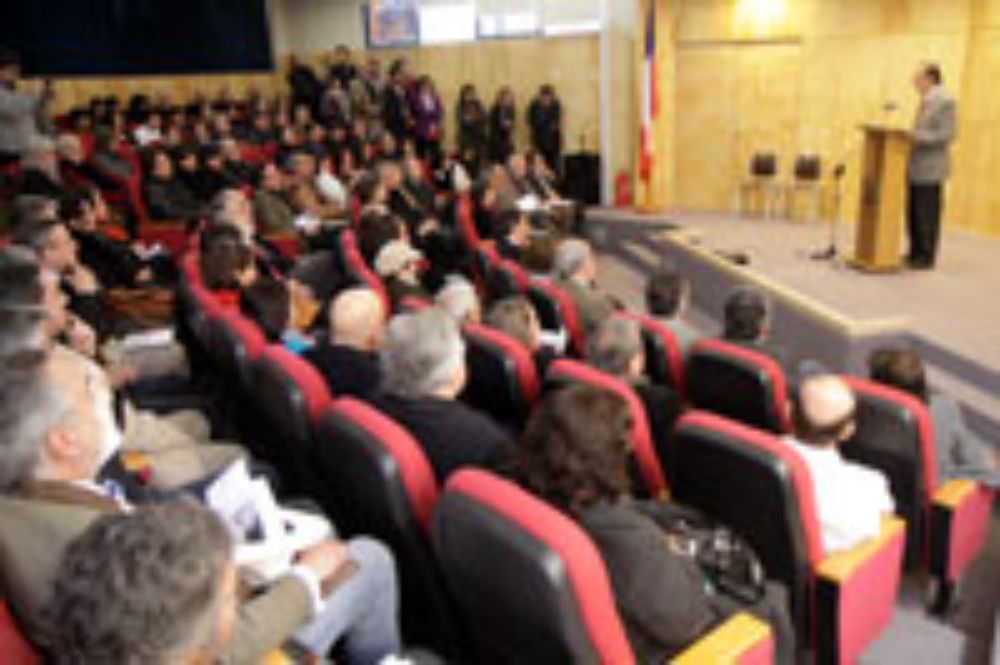 Rector de la Universidad de Chile, Víctor Pérez Vera.