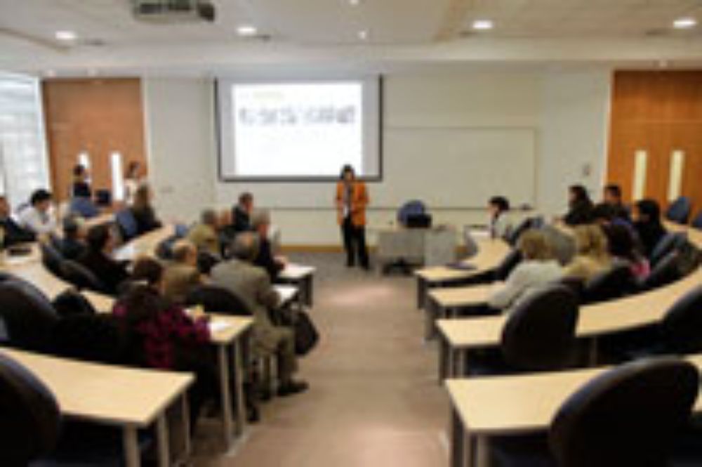 Autoridades académicas, investigadores relacionados con proyectos vinculados a la UC Davis, estudiantes y representantes del Senado Universitario, fueron convocados a este encuentro.