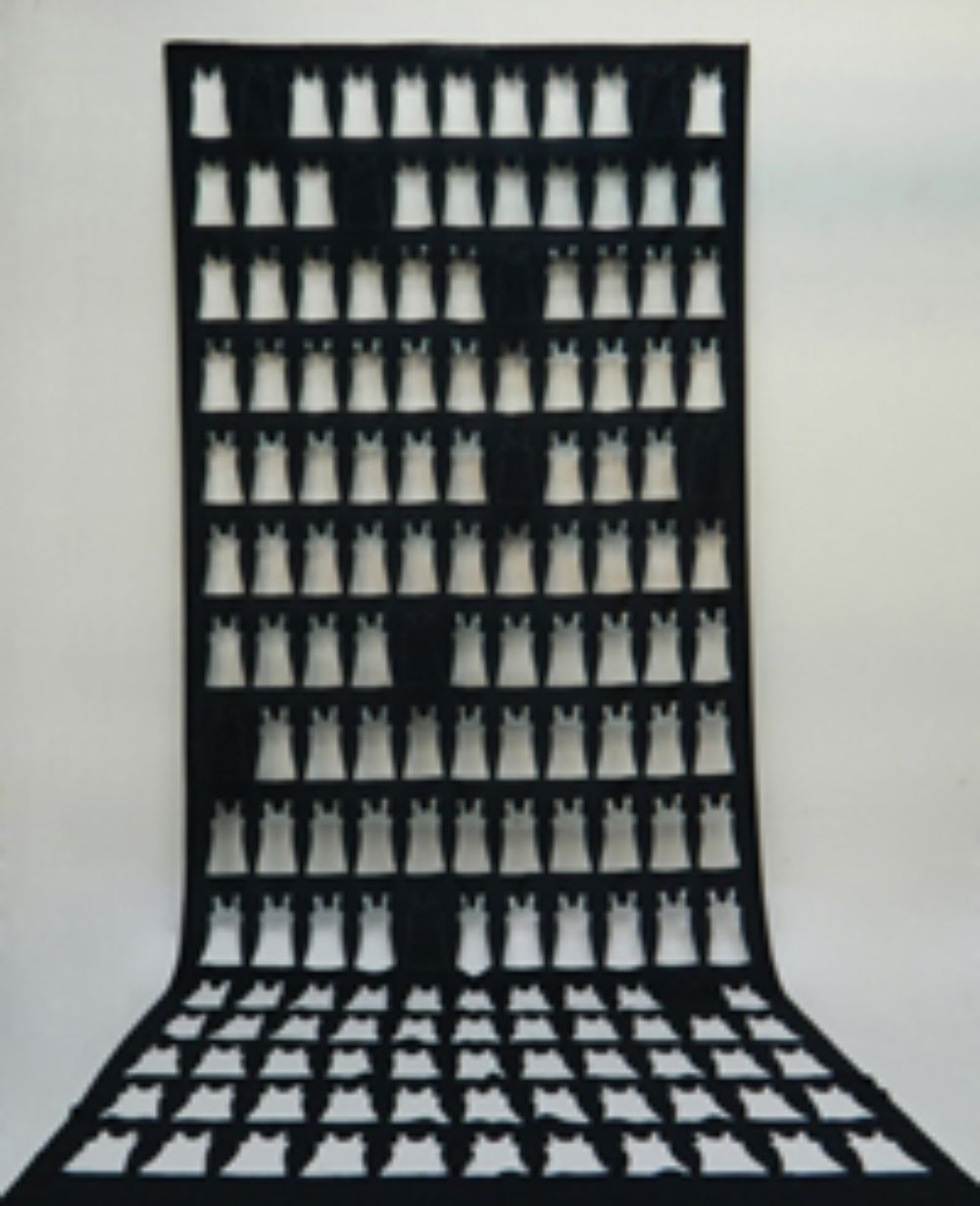 En la Sección Artistas Seleccionados, en tanto, exhibe la profesora Constanza Urrutia junto a varias artistas que se han formado en el Taller de Arte Textil del DAV.