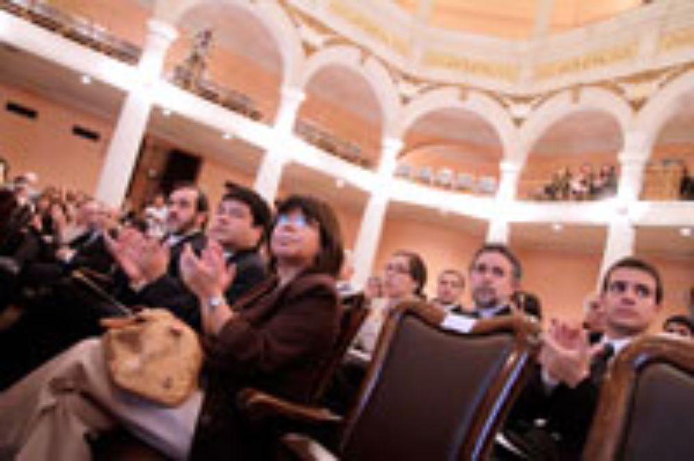 Esta ceremonia es parte de las celebraciones oficiales del Aniversario 170. 