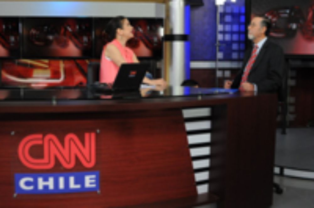 Entrevista al Rector Víctor Pérez Vera por la periodista Mirna Schindler.