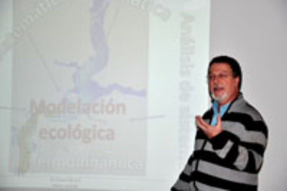 Dr. Víctor Marín Briano