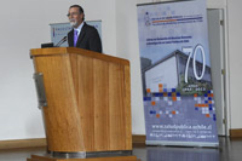  El Rector Víctor Pérez Vera, reconoció la labor de todos quienes han participado en la construcción de la Escuela de Salud Pública.