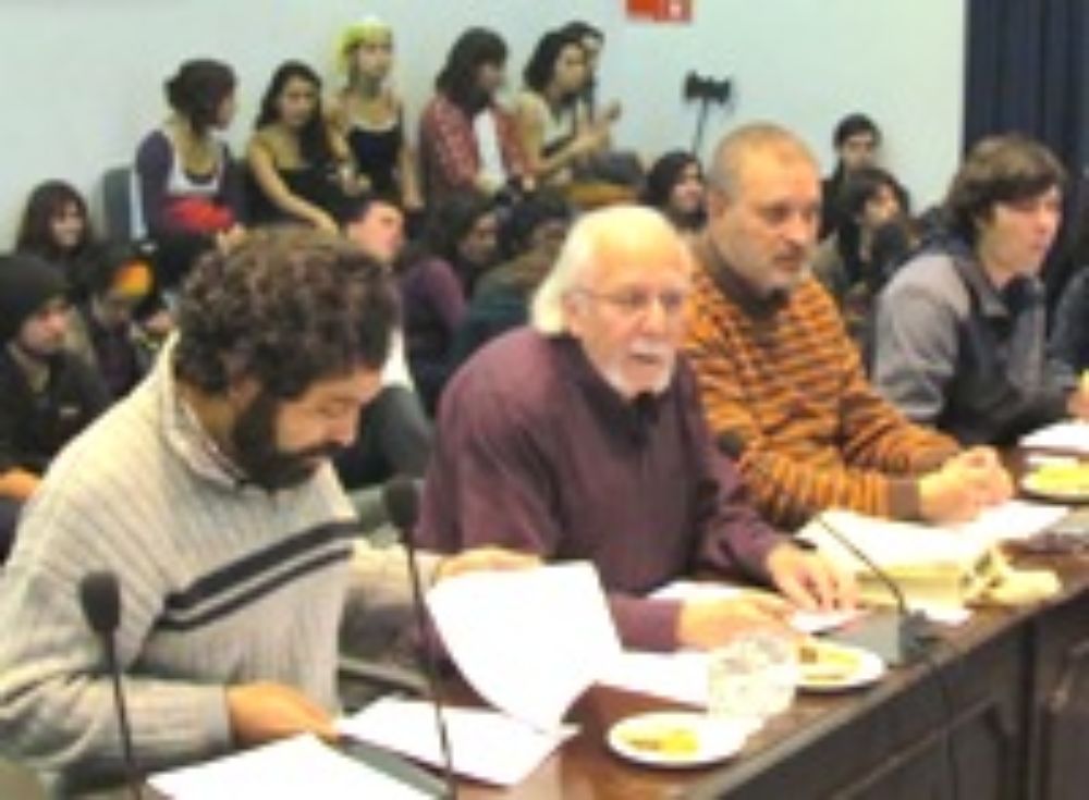 El Senado Universitario aprobó el 6 de junio la modificación al Reglamento de Estudiantes que reconoce a los egresados de enseñanza media que cursan la Etapa Básica como estudiantes de la U. de Chile.