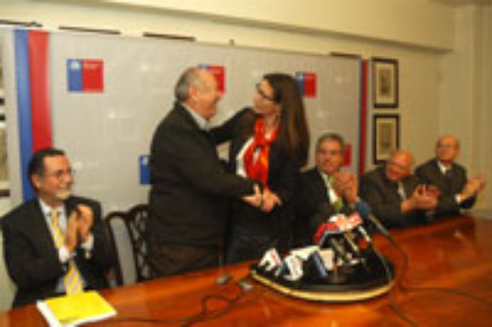 Alipio Vera, trabaja actualmente en Canal 13, en donde se dedica a rescatar historias humanas de personajes anónimos de nuestro país.