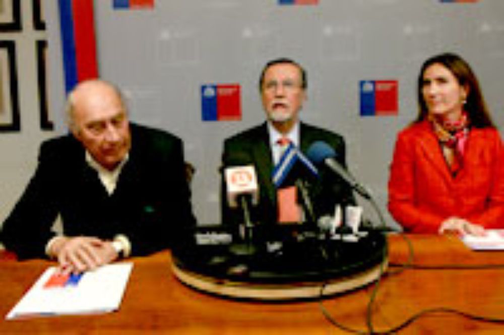 "Hay una tremenda humanidad que Alfredo Jaar deja ver a través de su arte", dijo el Rector Víctor Pérez respecto a la obra del connotado artista chileno.