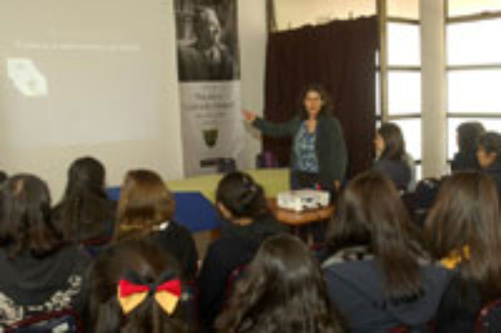 La Profesora Maisa Rojas se reunió con un grupo de 50 estudiantes del Liceo.