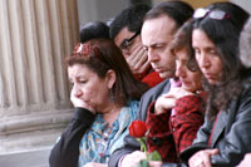 Personas comunes y corrientes llegaron a la Casa Central a la ceremonia. 