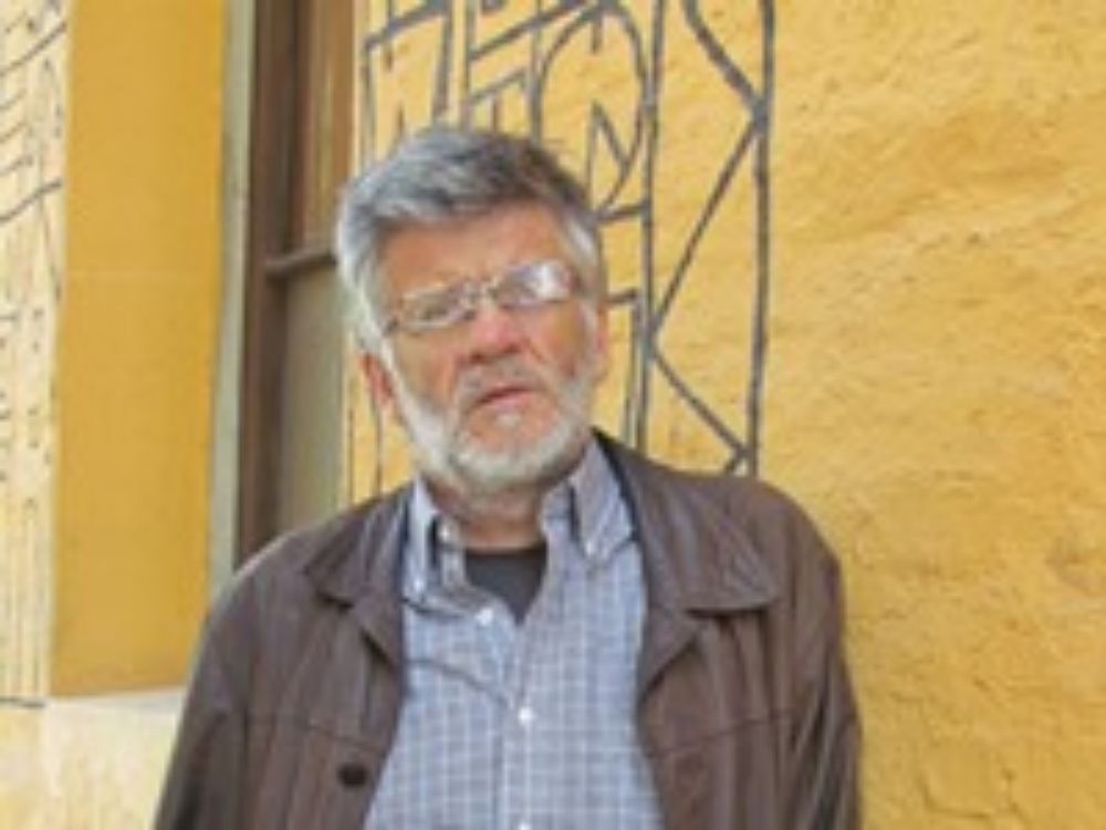 El académico plantea que es fundamental "resguardar, rescatar y defender la esencia de la Universidad".