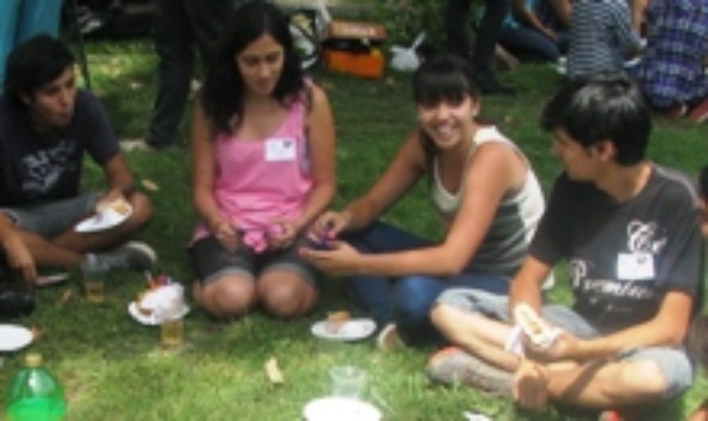 Luego de haber conocido las dependencias más importantes de la Facultad, los alumnos se reunieron en el área deportiva para realizar diversas dinámicas de conocimiento.