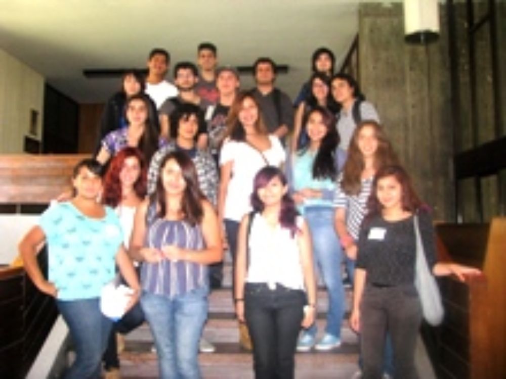 Posteriormente los alumnos se dividieron en grupos y visitaron las dependencias del Campus y de la Facultad de Ciencias Forestales y Conservación de la Naturaleza.