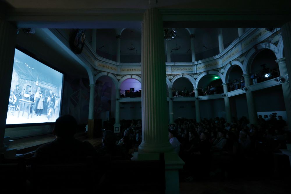  El húsar de la muerte a cien años de su estreno y en el mismo lugar: El Salón de Honor de la Casa Central