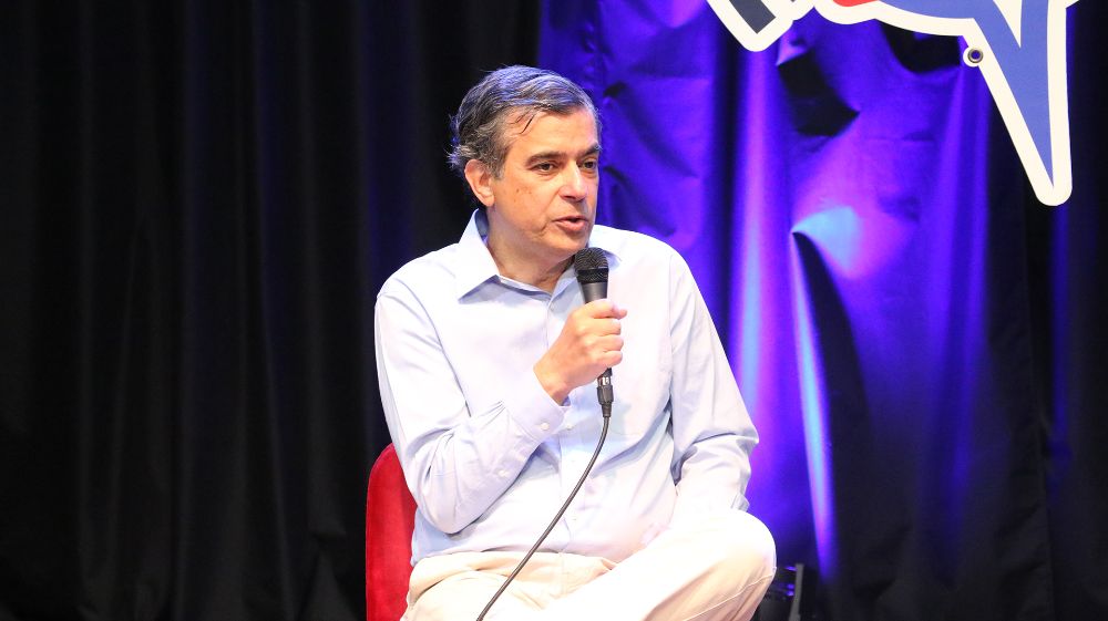  “En el último informe de la OCDE, Chile aparece como el país que más porcentaje de Producto Interno Bruto destina a educación superior. El tema central no es el volumen de gastos, sino cómo se está gastando”, planteó Pablo González, presidente del Consejo Asesor de la Estrategia de Desarrollo para la Educación Superior.