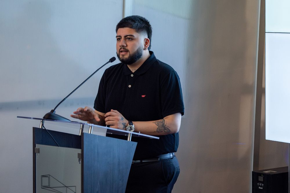 “Proponer medidas que fomentan la participación no es sólo un ejercicio discursivo sino un desafío estratégico en la defensa de la educación pública”, explicó Cristóbal Bruna, Senador de la Universidad de Chile y organizador de la actividad