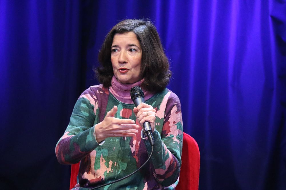 María Cristina Escudero, consejera del Servel, explicó que además de utilizarse para atacar a ciertas candidaturas, las noticias falsas también arremeten contra los organismos electorales y ponen en duda la integridad electoral. 