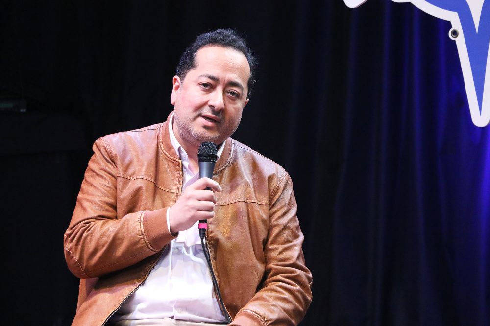 El escenario de la desinformación en el siglo XXI tiene enormes desafíos, y si los pensamos desde nuestro marco normativo actual estamos absolutamente atrasados para poder anticiparnos a los reales riesgos que esto implica”, enfatizó Marcelo Mendoza, investigador del Centro Nacional de Inteligencia Artificial.