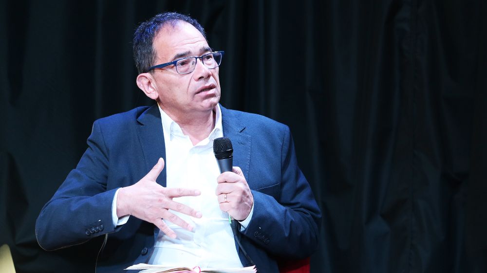 El Senador Sergio Micco declaró que la pasión, particularmente el miedo, domina los procesos electorales. La racionalidad es menos fuerte, planteó, “pero eso no significa que lo que Aristóteles definió como logos no tenga una enorme relevancia, es decir, es importante preguntarnos si lo que se está planteando tiene evidencia empírica, si ha resultado en el pasado o en otros países”. 