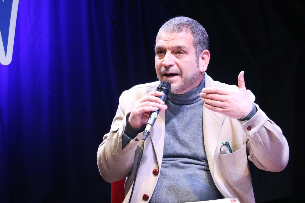 Hoy existe la impresión de que la mentira de un ciudadano vale lo mismo que la de un candidato. Sin embargo, las mentiras del ciudadano las primeras tienen un alcance muy pequeño.  Son las vocerías políticas las que están generando una crisis en la institución de la democracia”, precisó el Senador Universitario Dino Pancani. 