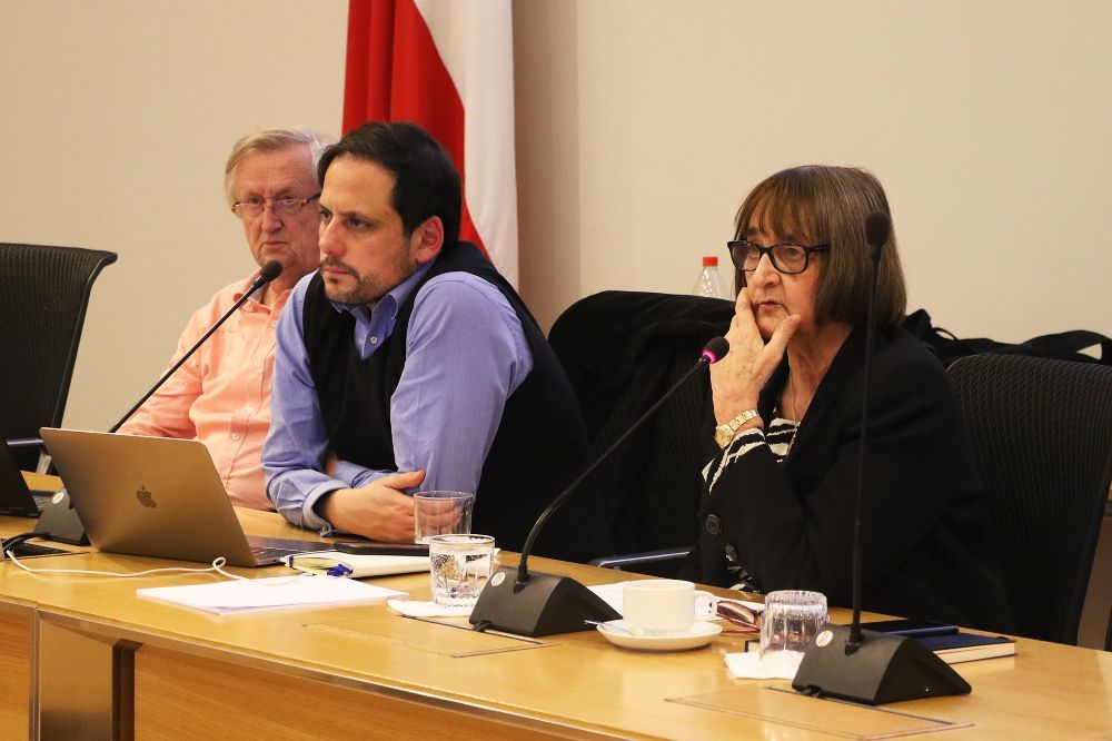 "Tres cuartas partes de los Consejos van a seguir compuestos por académicos/as, por tanto, el sentido disciplinar, docente y de creación de conocimiento va a seguir en el corazón de las decisiones. Sin embargo, es una buena oportunidad para mirar el futuro, aprender a tomar decisiones colectivamente y ser mejor Universidad. Esa es la apuesta”, enfatizó Sergio Celis, Vicepresidente del Senado Universitario.