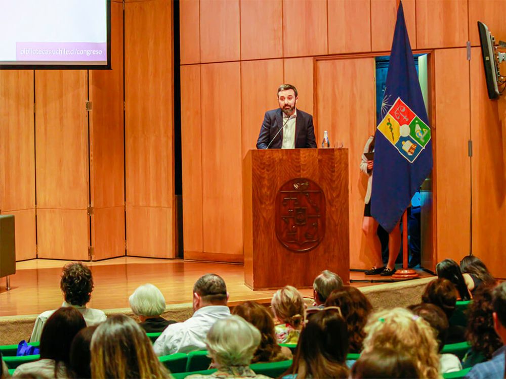 Rodrigo Donoso, director de la Dirección de Servicios de Información y Bibliotecas, SISIB