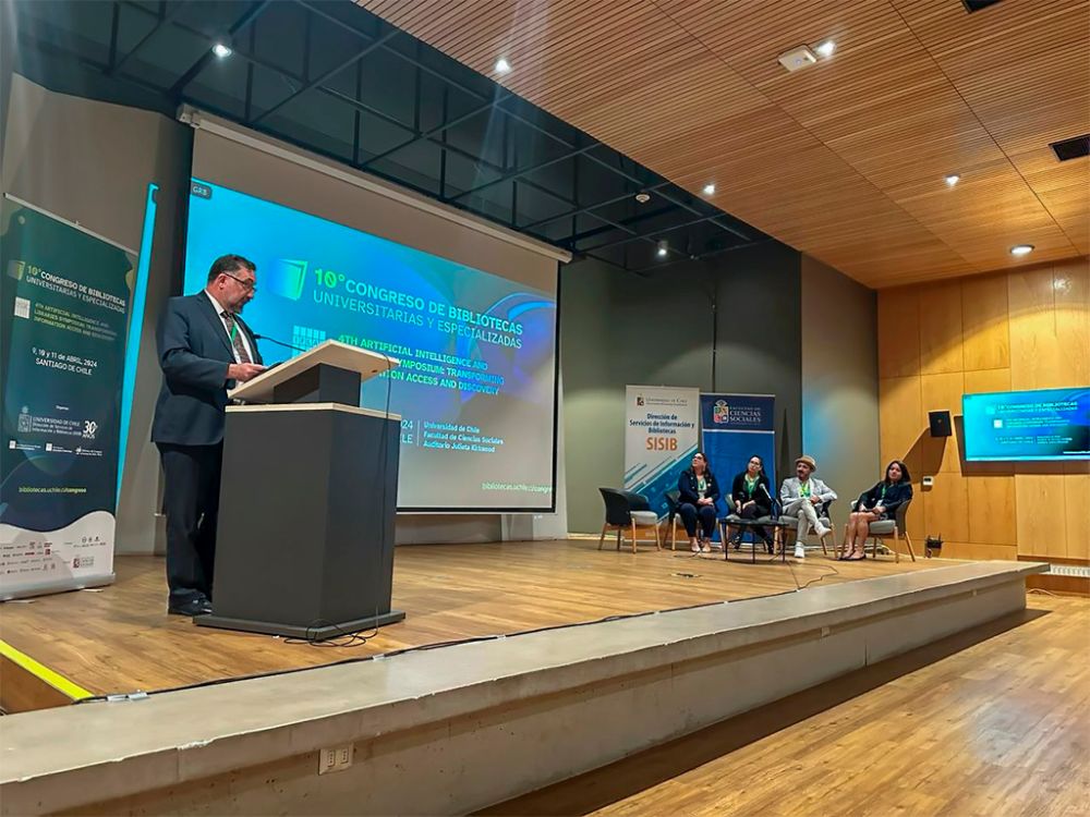 Panel sobre patrimonio en las universidades chilenas.