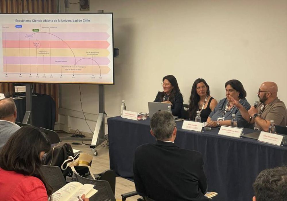 Cristian Calabrano Torres presentó “De los artículos a los datos, el camino que lleva a la Ciencia Abierta: el modelo de la Revista INVI de la Universidad de Chile”.