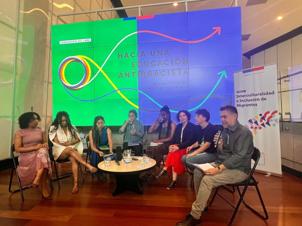 El panel estuvo integradi por Mauricio Barría, Angie Mercado, Andrea Riedemann, Johanna Boya, Males Vallejos, Camil Huenchumil y Natascha Diharce.