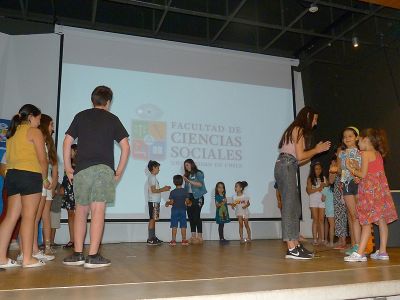 Esta nueva conmemoración plantea las necesidades de incorporar las visiones de niños, niñas y adolescentes en la discusión constitucional,  grupo etario que representan al 24,2 por ciento de la población. 